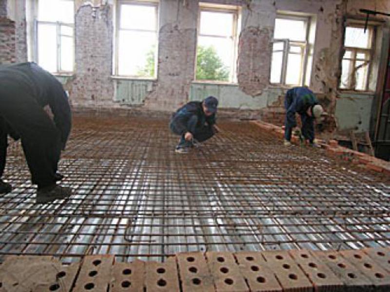 Один из этапов бетонных работ - армированиеhttp://sro-vsem.ru/uploads/posts/2013-08/1377777798_6-1.jpg